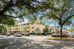 100 Edgewater Dr 302, Coral Gables