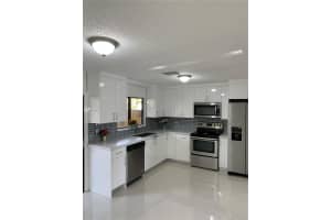 8350 Nw 8th St 1-4, Miami