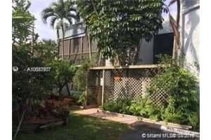 2738 S University Dr 15b, Davie