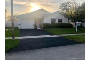 910 Sw 99th Ave, Pembroke Pines