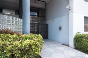 8261 Nw 8 St 131, Miami