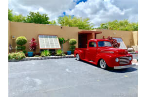 7156 Ballantrae Ct, Miami Lakes