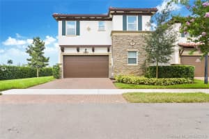 5206 Golden Eagle Ter, Davie