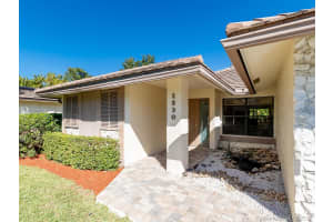 1530 Lakeview Cir, Coral Springs
