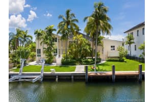 6860 Sunrise Ct, Coral Gables