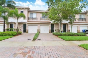 256 Las Brisas Cir 256, Sunrise