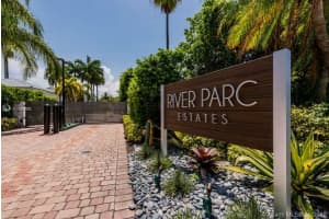 2565 Ne 206th Ln, Miami