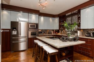 21376 Marina Cove Cir C-15, Aventura