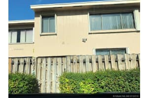 5074 S University Dr, Davie