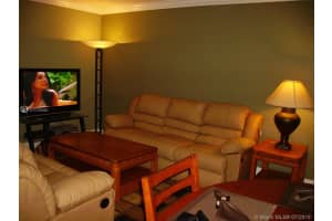 1330 W 54th St 110c, Hialeah