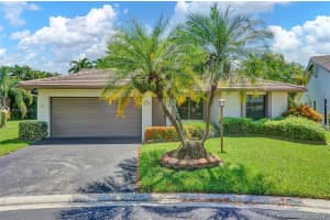 1430 Lakeview Cir, Coral Springs