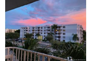 8261 Nw 8th St 332, Miami