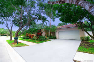 1913 Landing Way, Weston