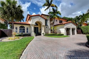 7951 Nw 159th Ter, Miami Lakes