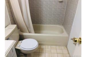 8023 Lake Dr 202, Doral