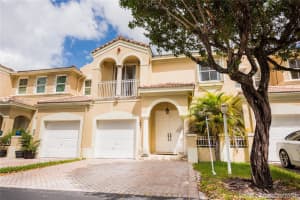 10021 Nw 32nd Ter, Doral