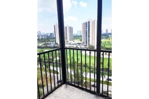 20100 W Country Club Dr 1704, Aventura