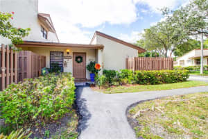 11514 Sw 109th Rd 37w, Miami