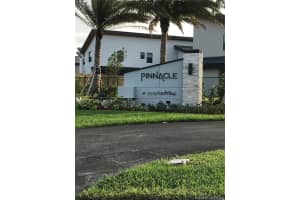 10379 Nw 77th St, Doral