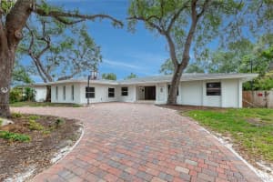 2210 Ne 203rd Ter, Miami