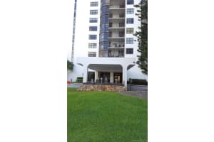 20100 W Country Club Dr 902, Aventura