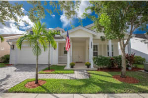 6848 S Lakeside Cir S, Davie