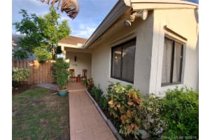 1161 Sw 111th Ave, Pembroke Pines