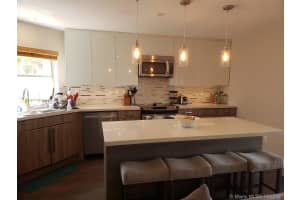 682 Nw 122nd Pl, Miami