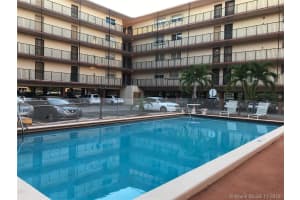 1075 W 68 308, Hialeah