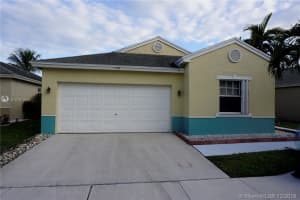 156 W Riverbend Dr, Sunrise