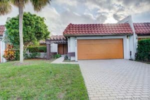 608 Ne 195th St 608, Miami