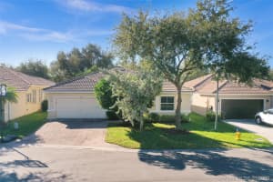 5220 Nw 49th St, Coconut Creek