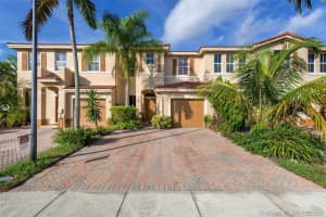 223 Riverwalk Cir, Sunrise