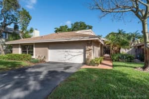 73 Ivy Rd, Hollywood