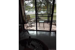 290 W Park Dr 202-7, Miami