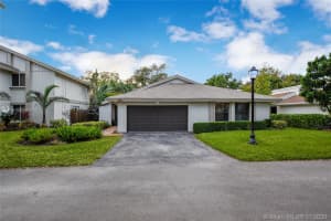 129 Laurel Rd, Hollywood