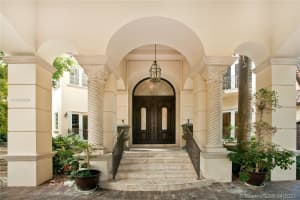 272 Veleros Ct, Coral Gables
