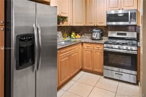 1280 W 54th St 203b, Hialeah