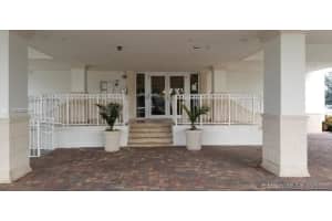 7545 E Treasure Dr 9c, North Bay Village