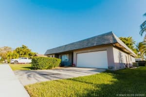 8208 Sw 26th Place, Davie