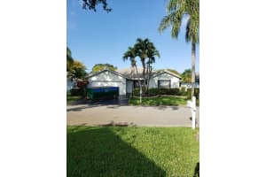 5332 Pine Cir, Coral Springs