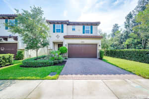 5320 Falcon Trail, Davie