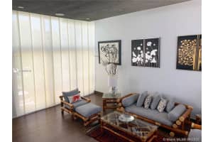153 E Enid Dr 28, Key Biscayne