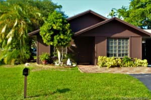 3684 E Valley Green Dr, Davie