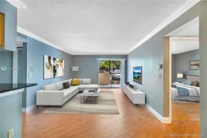 356 Sw 83rd Way 102, Pembroke Pines