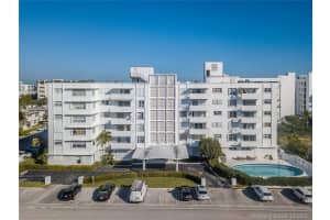 1075 92nd St 204, Bay Harbor Islands