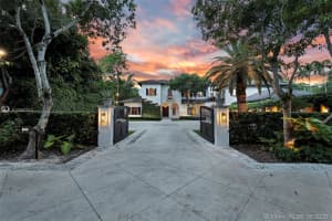 8860 Hammock Lake Ct, Coral Gables