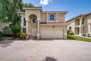 2011 Nw 99th Ave, Pembroke Pines