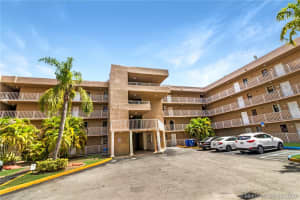 8517 Nw 7th St 404, Miami