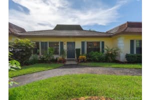 2373 Sw 70th Ter 30, Davie